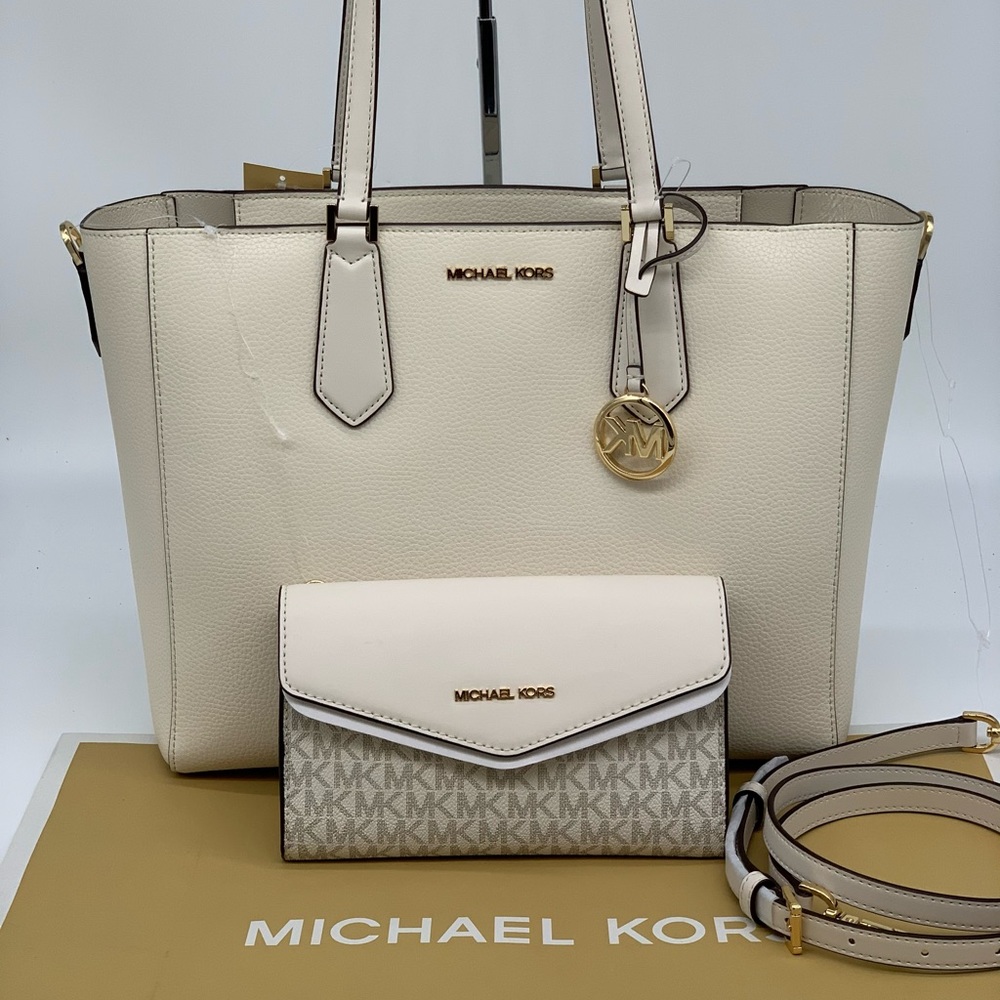 Michael Kors Kimberly LG 3 in 1 Tote Light… - Picture 4 of 16